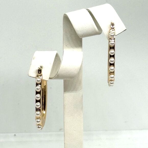 ISAAC MIZRAHI Gold Tone Pearl Oval Hoop Earrings - Picture 1 of 7